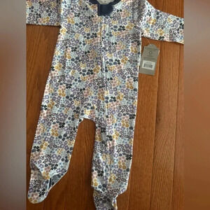 Honest baby Dainty Floral One piece footed pj white Blue Trim Size 6-9 month NWT